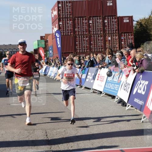 03.10.2025 - Köhlbrandbrückenlauf Jannik Wohlers http://msf.ph/oto/9119588 03.10.2025 13:03:56 Ziel 4127, 4322, 4349, 5098, 5414, 5447, 5950, 5958, 6315, 6341, 6392, 6706 meine-sportfotos.de