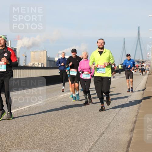 03.10.2025 - Köhlbrandbrückenlauf Lena Gebhardt http://msf.ph/oto/9119592 03.10.2025 09:45:29 Position 2 3403, 2889 meine-sportfotos.de