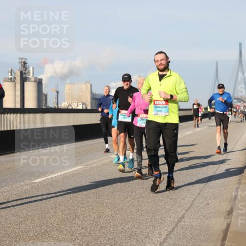 03.10.2025 - Köhlbrandbrückenlauf Lena Gebhardt http://msf.ph/oto/9119600 03.10.2025 09:45:29 Position 2 3403, 3307, 3263, 2889 meine-sportfotos.de