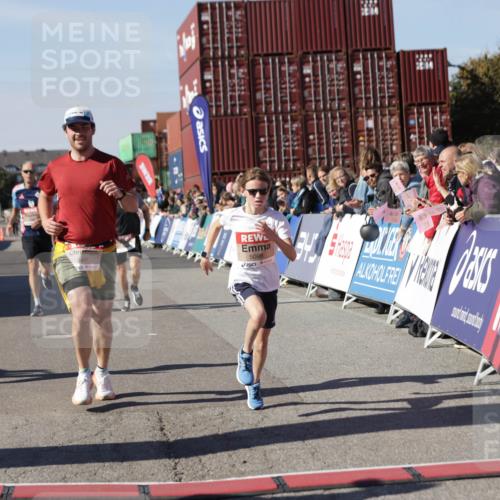 03.10.2025 - Köhlbrandbrückenlauf Jannik Wohlers http://msf.ph/oto/9119609 03.10.2025 13:03:56 Ziel 4127, 4322, 4349, 5098, 5414, 5447, 5950, 5958, 6315, 6341, 6392, 6706 meine-sportfotos.de
