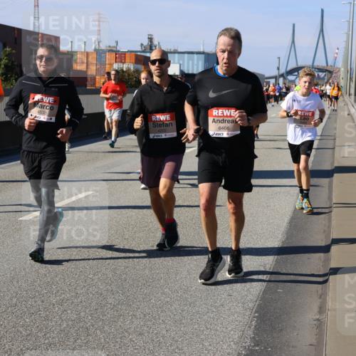 03.10.2025 - Köhlbrandbrückenlauf Strokosch-Dieckow http://msf.ph/oto/9119611 03.10.2025 12:57:15 Position 3 4533, 4202, 6466 meine-sportfotos.de