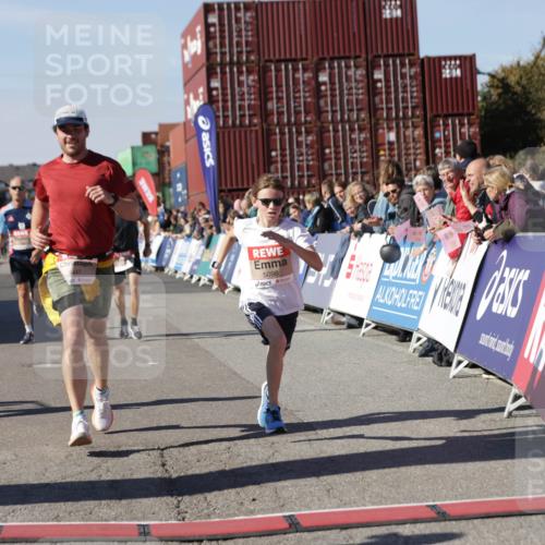 03.10.2025 - Köhlbrandbrückenlauf Jannik Wohlers http://msf.ph/oto/9119614 03.10.2025 13:03:56 Ziel 4127, 4322, 4349, 5098, 5414, 5447, 5950, 5958, 6315, 6341, 6392, 6706 meine-sportfotos.de