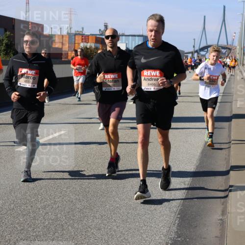 03.10.2025 - Köhlbrandbrückenlauf Strokosch-Dieckow http://msf.ph/oto/9119616 03.10.2025 12:57:15 Position 3 4533, 4202, 6466 meine-sportfotos.de