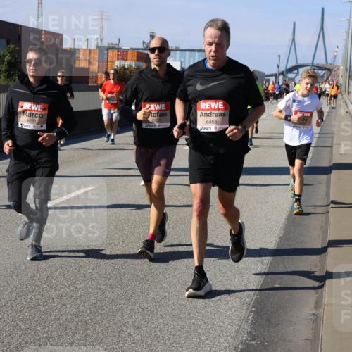 03.10.2025 - Köhlbrandbrückenlauf Strokosch-Dieckow http://msf.ph/oto/9119624 03.10.2025 12:57:15 Position 3 5, 5852, 4533, 4202, 6466 meine-sportfotos.de