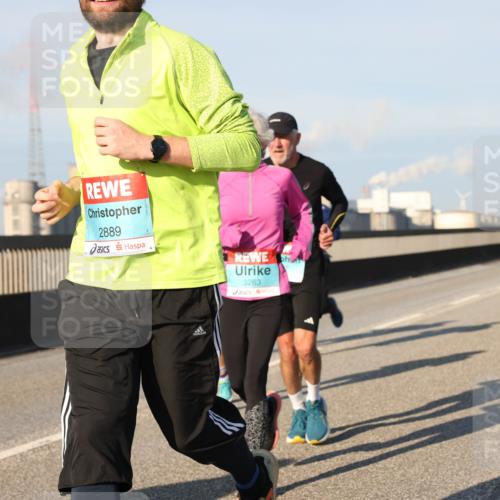 03.10.2025 - Köhlbrandbrückenlauf Lena Gebhardt http://msf.ph/oto/9119630 03.10.2025 09:45:31 Position 2 2889, 3263 meine-sportfotos.de