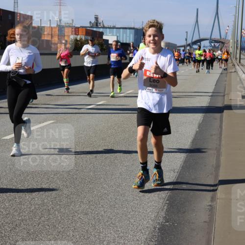 03.10.2025 - Köhlbrandbrückenlauf Strokosch-Dieckow http://msf.ph/oto/9119636 03.10.2025 12:57:17 Position 3 6088 meine-sportfotos.de