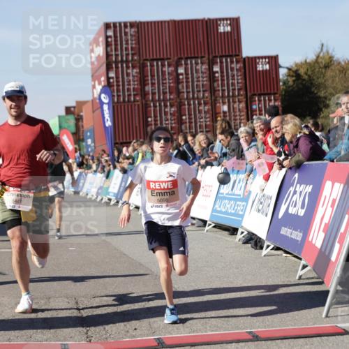 03.10.2025 - Köhlbrandbrückenlauf Jannik Wohlers http://msf.ph/oto/9119637 03.10.2025 13:03:56 Ziel 4127, 4322, 4349, 5098, 5414, 5447, 5950, 5958, 6315, 6341, 6392, 6706 meine-sportfotos.de