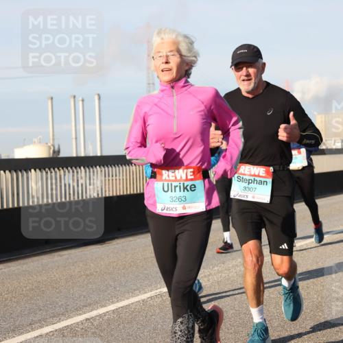 03.10.2025 - Köhlbrandbrückenlauf Lena Gebhardt http://msf.ph/oto/9119642 03.10.2025 09:45:32 Position 2 3263, 3307 meine-sportfotos.de