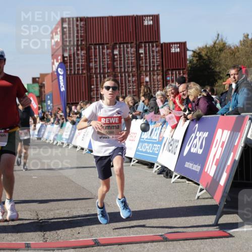03.10.2025 - Köhlbrandbrückenlauf Jannik Wohlers http://msf.ph/oto/9119653 03.10.2025 13:03:56 Ziel 4127, 4322, 4349, 5098, 5414, 5447, 5950, 5958, 6315, 6341, 6392, 6706 meine-sportfotos.de