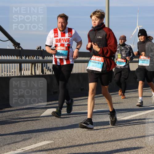 03.10.2025 - Köhlbrandbrückenlauf Strokosch-Dieckow http://msf.ph/oto/9119657 03.10.2025 09:53:46 Position 2 3828, 3783, 2897, 3635 meine-sportfotos.de