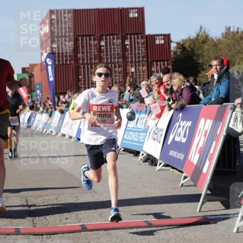 03.10.2025 - Köhlbrandbrückenlauf Jannik Wohlers http://msf.ph/oto/9119658 03.10.2025 13:03:56 Ziel 4127, 4322, 4349, 5098, 5414, 5447, 5950, 5958, 6315, 6341, 6392, 6706 meine-sportfotos.de