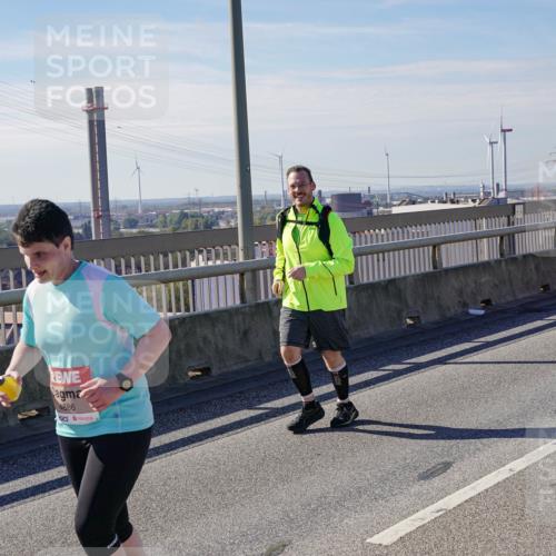 03.10.2025 - Köhlbrandbrückenlauf Michael Burmester http://msf.ph/oto/9119669 03.10.2025 13:00:57 Position 2 4886 meine-sportfotos.de