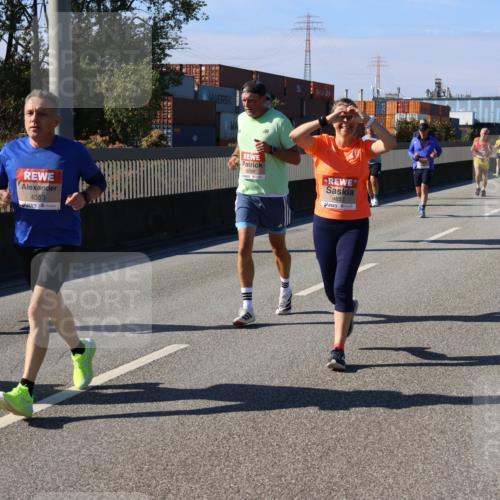 03.10.2025 - Köhlbrandbrückenlauf Strokosch-Dieckow http://msf.ph/oto/9119677 03.10.2025 12:57:22 Position 3 4354, 4353, 6588, 4853 meine-sportfotos.de