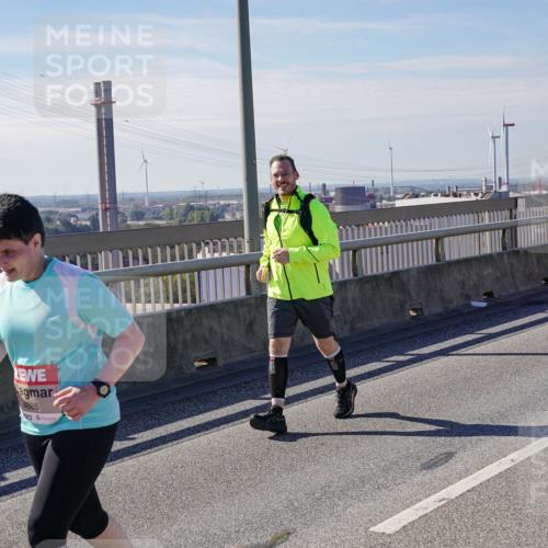 03.10.2025 - Köhlbrandbrückenlauf Michael Burmester http://msf.ph/oto/9119678 03.10.2025 13:00:57 Position 2 4886 meine-sportfotos.de