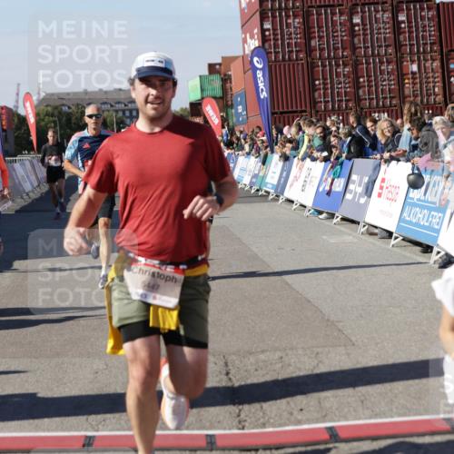 03.10.2025 - Köhlbrandbrückenlauf Jannik Wohlers http://msf.ph/oto/9119679 03.10.2025 13:03:57 Ziel 4056, 4127, 4322, 4349, 5098, 5414, 5447, 5950, 5958, 6315, 6341, 6392, 6706 meine-sportfotos.de