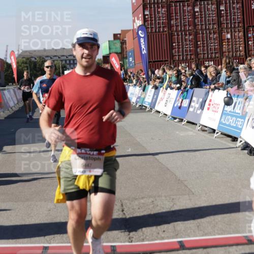 03.10.2025 - Köhlbrandbrückenlauf Jannik Wohlers http://msf.ph/oto/9119684 03.10.2025 13:03:57 Ziel 4056, 4127, 4322, 4349, 5098, 5414, 5447, 5950, 5958, 6315, 6341, 6392, 6706 meine-sportfotos.de