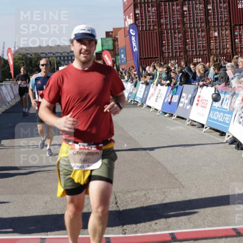 03.10.2025 - Köhlbrandbrückenlauf Jannik Wohlers http://msf.ph/oto/9119688 03.10.2025 13:03:57 Ziel 4056, 4127, 4322, 4349, 5098, 5414, 5447, 5950, 5958, 6315, 6341, 6392, 6706 meine-sportfotos.de