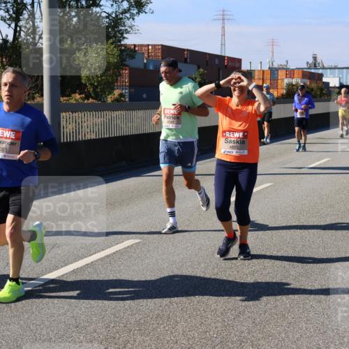 03.10.2025 - Köhlbrandbrückenlauf Strokosch-Dieckow http://msf.ph/oto/9119690 03.10.2025 12:57:22 Position 3 354, 4353, 6588, 4853 meine-sportfotos.de