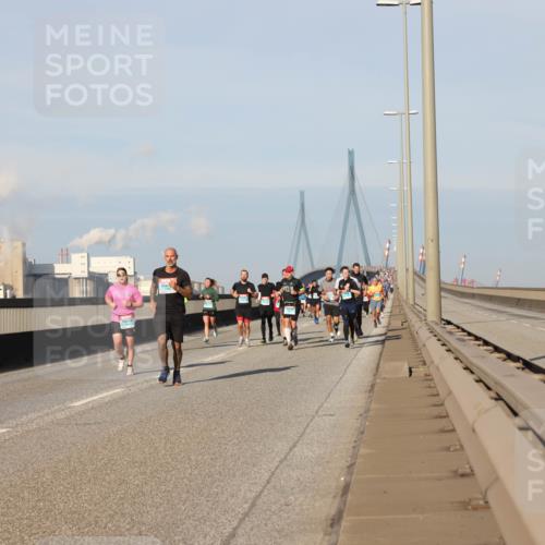 03.10.2025 - Köhlbrandbrückenlauf Lena Gebhardt http://msf.ph/oto/9119695 03.10.2025 09:45:36 Position 2  meine-sportfotos.de