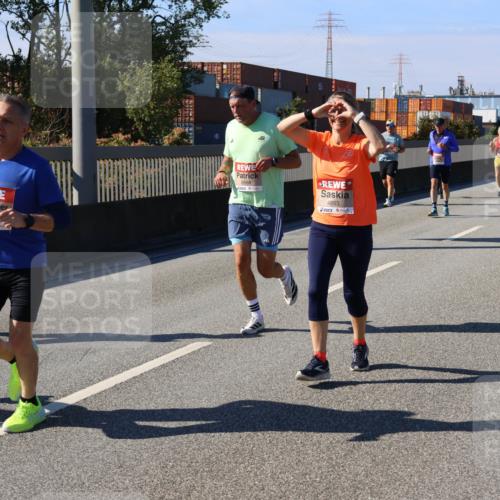 03.10.2025 - Köhlbrandbrückenlauf Strokosch-Dieckow http://msf.ph/oto/9119696 03.10.2025 12:57:22 Position 3 4353, 6588, 4853 meine-sportfotos.de