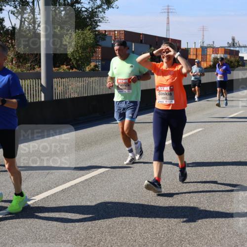03.10.2025 - Köhlbrandbrückenlauf Strokosch-Dieckow http://msf.ph/oto/9119698 03.10.2025 12:57:22 Position 3 4353, 6588, 4853 meine-sportfotos.de