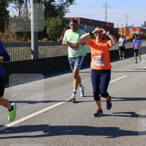 03.10.2025 - Köhlbrandbrückenlauf Strokosch-Dieckow http://msf.ph/oto/9119707 03.10.2025 12:57:22 Position 3 4353, 6588, 4853 meine-sportfotos.de