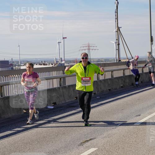 03.10.2025 - Köhlbrandbrückenlauf Michael Burmester http://msf.ph/oto/9119709 03.10.2025 13:01:00 Position 2 5783 meine-sportfotos.de