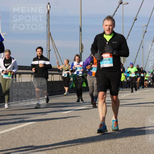 03.10.2025 - Köhlbrandbrückenlauf Strokosch-Dieckow http://msf.ph/oto/9119711 03.10.2025 09:53:52 Position 2 2142, 2180, 2200 meine-sportfotos.de