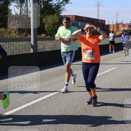 03.10.2025 - Köhlbrandbrückenlauf Strokosch-Dieckow http://msf.ph/oto/9119712 03.10.2025 12:57:22 Position 3 4353, 6588, 4853 meine-sportfotos.de