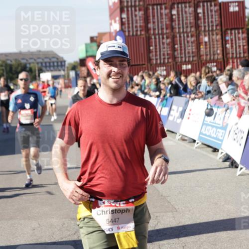 03.10.2025 - Köhlbrandbrückenlauf Jannik Wohlers http://msf.ph/oto/9119734 03.10.2025 13:03:57 Ziel 4056, 4127, 4322, 4349, 5098, 5414, 5447, 5950, 5958, 6315, 6341, 6392, 6706 meine-sportfotos.de