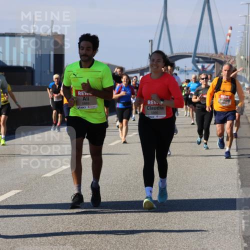 03.10.2025 - Köhlbrandbrückenlauf Strokosch-Dieckow http://msf.ph/oto/9119735 03.10.2025 12:57:28 Position 3 5869, 5866 meine-sportfotos.de