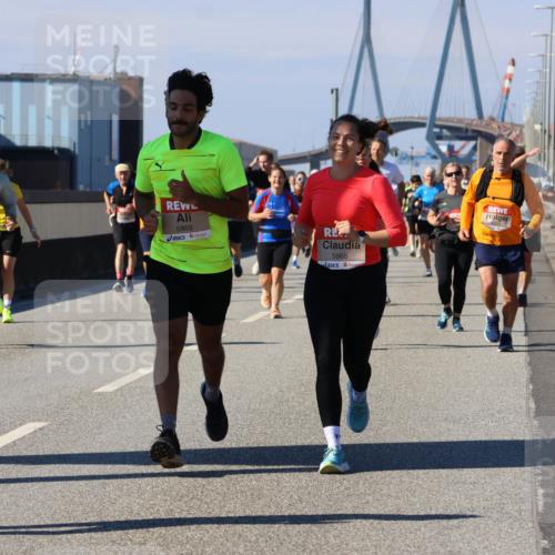 03.10.2025 - Köhlbrandbrückenlauf Strokosch-Dieckow http://msf.ph/oto/9119738 03.10.2025 12:57:28 Position 3 5869, 5866 meine-sportfotos.de