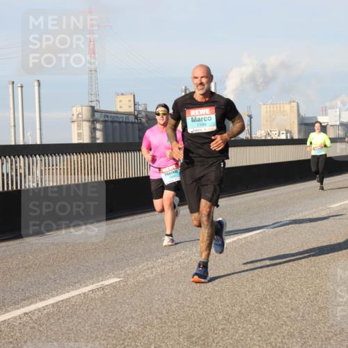 03.10.2025 - Köhlbrandbrückenlauf Lena Gebhardt http://msf.ph/oto/9119739 03.10.2025 09:45:40 Position 2 1194 meine-sportfotos.de