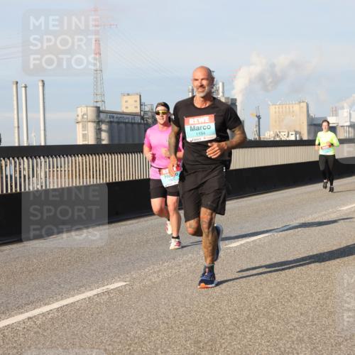 03.10.2025 - Köhlbrandbrückenlauf Lena Gebhardt http://msf.ph/oto/9119743 03.10.2025 09:45:40 Position 2 1194, 1826 meine-sportfotos.de