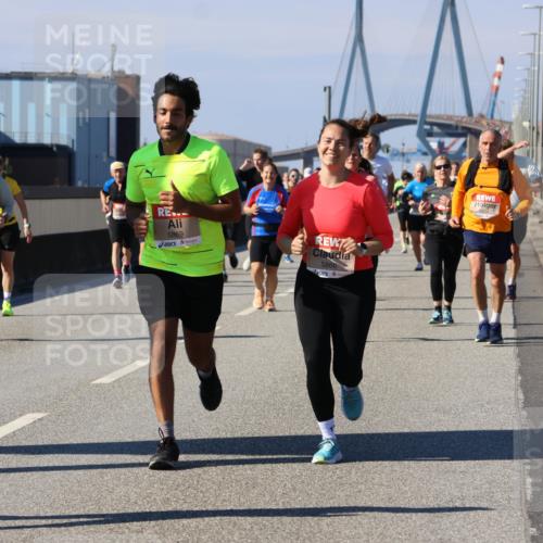 03.10.2025 - Köhlbrandbrückenlauf Strokosch-Dieckow http://msf.ph/oto/9119744 03.10.2025 12:57:28 Position 3 5869, 5866 meine-sportfotos.de