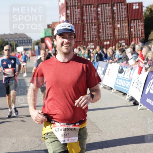 03.10.2025 - Köhlbrandbrückenlauf Jannik Wohlers http://msf.ph/oto/9119745 03.10.2025 13:03:57 Ziel 4056, 4127, 4322, 4349, 5098, 5414, 5447, 5950, 5958, 6315, 6341, 6392, 6706 meine-sportfotos.de