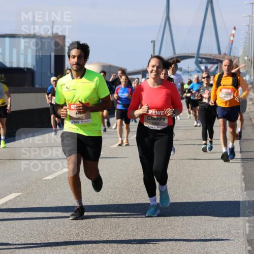 03.10.2025 - Köhlbrandbrückenlauf Strokosch-Dieckow http://msf.ph/oto/9119749 03.10.2025 12:57:28 Position 3 5869, 5866 meine-sportfotos.de