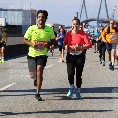 03.10.2025 - Köhlbrandbrückenlauf Strokosch-Dieckow http://msf.ph/oto/9119754 03.10.2025 12:57:28 Position 3 5869, 5866 meine-sportfotos.de