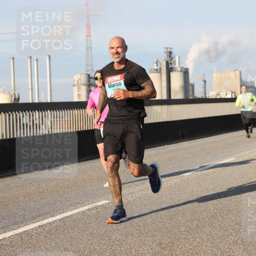 03.10.2025 - Köhlbrandbrückenlauf Lena Gebhardt http://msf.ph/oto/9119757 03.10.2025 09:45:40 Position 2 11 meine-sportfotos.de