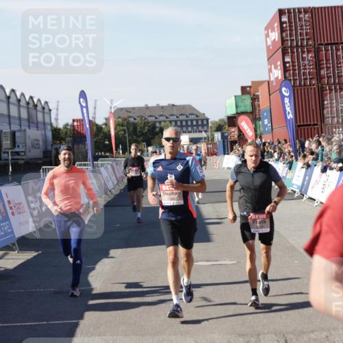 03.10.2025 - Köhlbrandbrückenlauf Jannik Wohlers http://msf.ph/oto/9119759 03.10.2025 13:03:58 Ziel 4056, 4127, 4349, 4372, 5098, 5414, 5447, 5950, 5958, 6315, 6341, 6392, 6706 meine-sportfotos.de