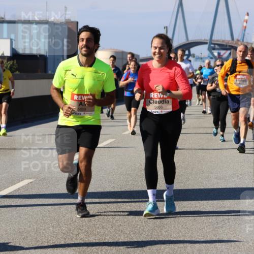 03.10.2025 - Köhlbrandbrückenlauf Strokosch-Dieckow http://msf.ph/oto/9119760 03.10.2025 12:57:28 Position 3 5869, 5866 meine-sportfotos.de