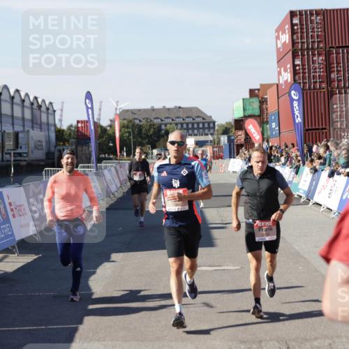 03.10.2025 - Köhlbrandbrückenlauf Jannik Wohlers http://msf.ph/oto/9119767 03.10.2025 13:03:58 Ziel 4056, 4127, 4349, 4372, 5098, 5414, 5447, 5950, 5958, 6315, 6341, 6392, 6706 meine-sportfotos.de