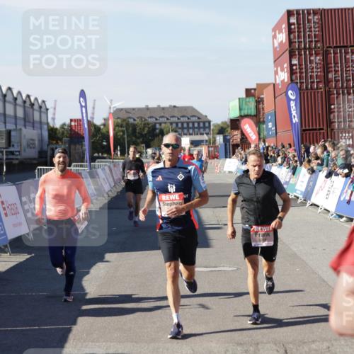 03.10.2025 - Köhlbrandbrückenlauf Jannik Wohlers http://msf.ph/oto/9119775 03.10.2025 13:03:58 Ziel 4056, 4127, 4349, 4372, 5098, 5414, 5447, 5950, 5958, 6315, 6341, 6392, 6706 meine-sportfotos.de