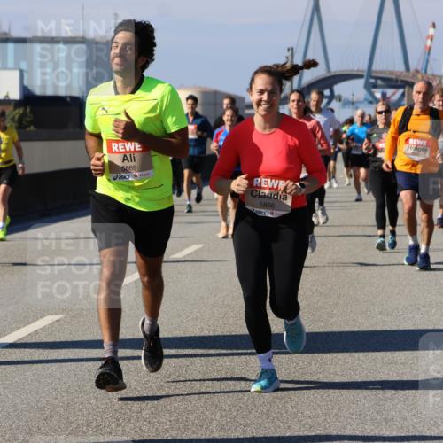 03.10.2025 - Köhlbrandbrückenlauf Strokosch-Dieckow http://msf.ph/oto/9119777 03.10.2025 12:57:29 Position 3 11, 5869, 5866 meine-sportfotos.de