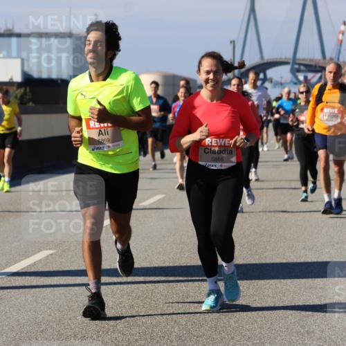 03.10.2025 - Köhlbrandbrückenlauf Strokosch-Dieckow http://msf.ph/oto/9119781 03.10.2025 12:57:29 Position 3 11, 5869, 5866 meine-sportfotos.de
