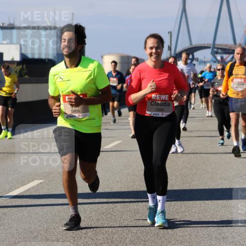 03.10.2025 - Köhlbrandbrückenlauf Strokosch-Dieckow http://msf.ph/oto/9119787 03.10.2025 12:57:29 Position 3 5869, 5866 meine-sportfotos.de