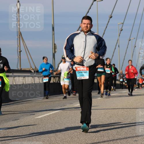 03.10.2025 - Köhlbrandbrückenlauf Strokosch-Dieckow http://msf.ph/oto/9119790 03.10.2025 09:54:01 Position 2 1547, 3529 meine-sportfotos.de