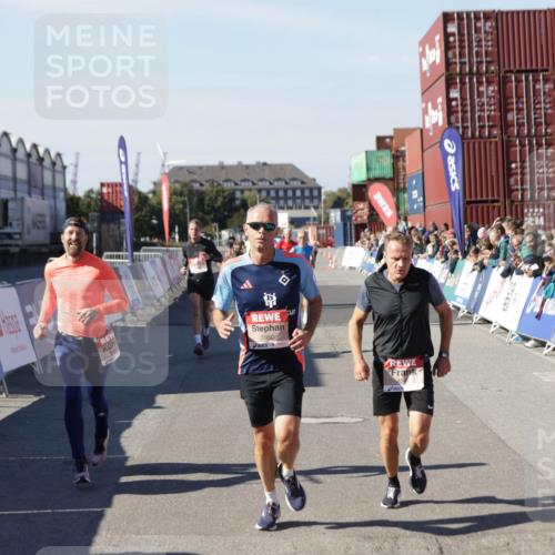03.10.2025 - Köhlbrandbrückenlauf Jannik Wohlers http://msf.ph/oto/9119799 03.10.2025 13:03:58 Ziel 4056, 4127, 4349, 4372, 5098, 5414, 5447, 5950, 5958, 6315, 6341, 6392, 6706 meine-sportfotos.de