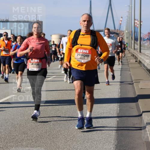03.10.2025 - Köhlbrandbrückenlauf Strokosch-Dieckow http://msf.ph/oto/9119800 03.10.2025 12:57:33 Position 3 5204, 4224 meine-sportfotos.de