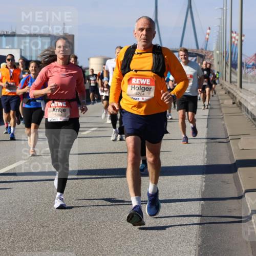 03.10.2025 - Köhlbrandbrückenlauf Strokosch-Dieckow http://msf.ph/oto/9119804 03.10.2025 12:57:33 Position 3 5204, 4224 meine-sportfotos.de